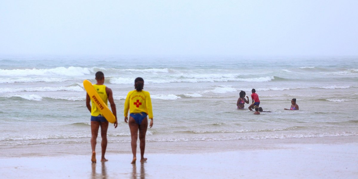 Período chuvoso inspira cuidados nas praias de Salvador