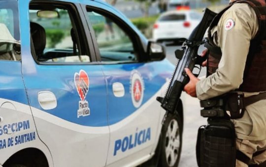 Homem armado rende equipe de unidade de saúde e exige ser atendido em Feira