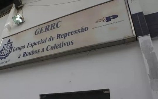 Ônibus que levava rodoviários é assaltado na Avenida Suburbana, em Salvador