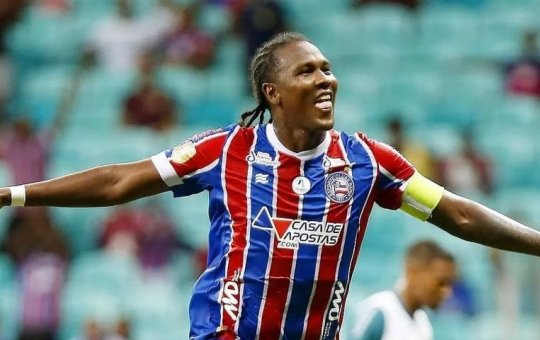 Artilheiro do Bahia, Rodallega é xingado por torcedor em festa