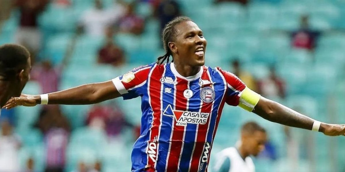 Artilheiro do Bahia, Rodallega é xingado por torcedor em festa