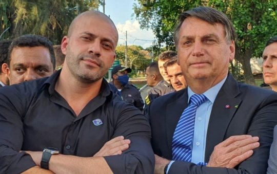 "Bolsonaro tenta mobilizar radicais através de indulto", diz cientista político