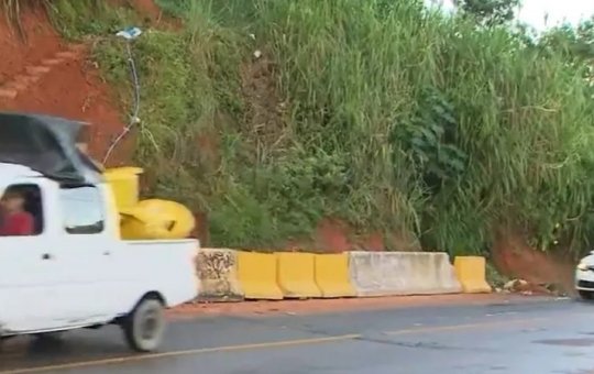 Após interdição, trânsito de veículos é liberado na Estrada Velha de Periperi