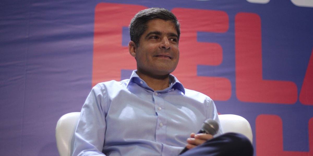 ACM Neto mantém liderança para o governo, mas Jerônimo e Roma reduzem distância