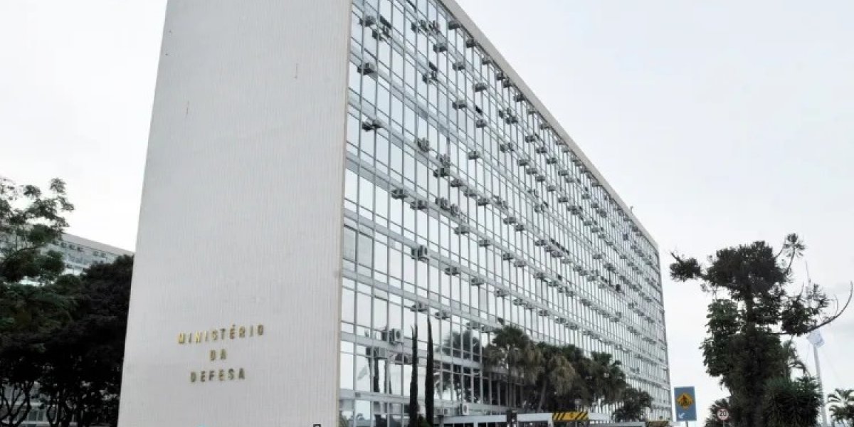 Defesa repudia fala de ministro do STF sobre Forças Armadas e eleições