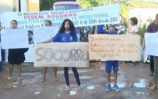 Grupo fecha rodovia que liga cidades no sul da Bahia cobrando melhorias na pista