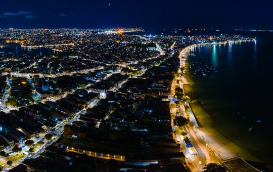 Iluminação pública em LED traz benefícios e segurança a cidadãos soteropolitanos