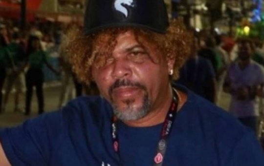 Givaldo Alves surpreende internautas ao marcar presença em camarote da Sapucaí