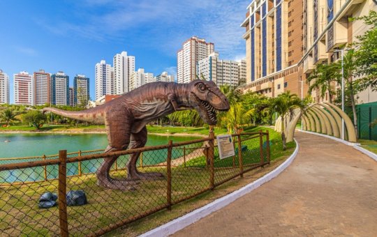 Trabalhador cai na lagoa do Parque dos Dinossauros, em Salvador