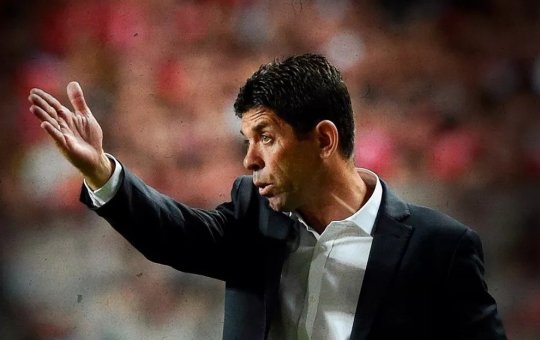 Vitória oficializa contratação do técnico Fabiano Soares