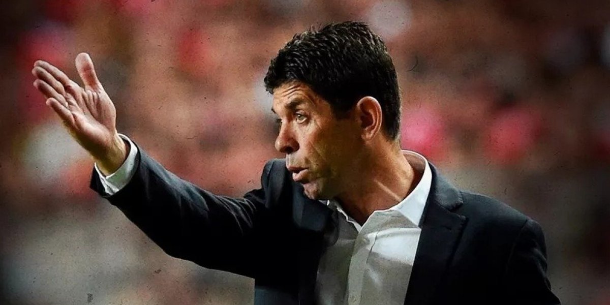 Vitória oficializa contratação do técnico Fabiano Soares