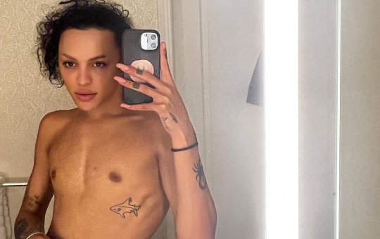 Pabllo Vittar posa nua e causa alvoroço na web: ‘Deusa é deusa’; Confira foto