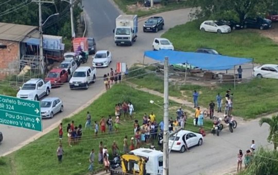 Homem é morto dentro de carro; vídeo mostra momento do crime