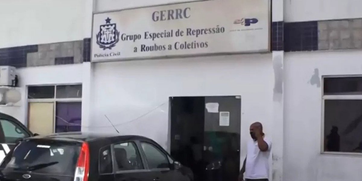 Dois ônibus são assaltados em Salvador e passageira é agredida com tapa