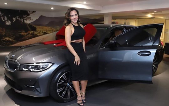 Após comprar BMW, Mulher Melão revela segredo para lucrar com conteúdo adulto