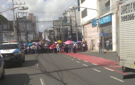 Agentes de endemia protestam por reajuste salarial em Salvador