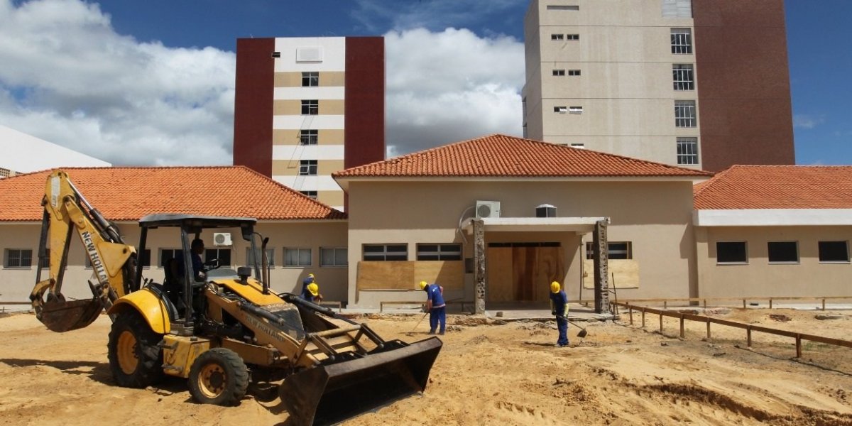 Rui autoriza maternidade, inaugura armazém e anuncia investimentos em Juazeiro