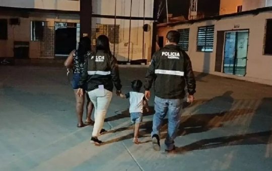 Mãe é presa após tentar vender a filha de 2 anos no Facebook