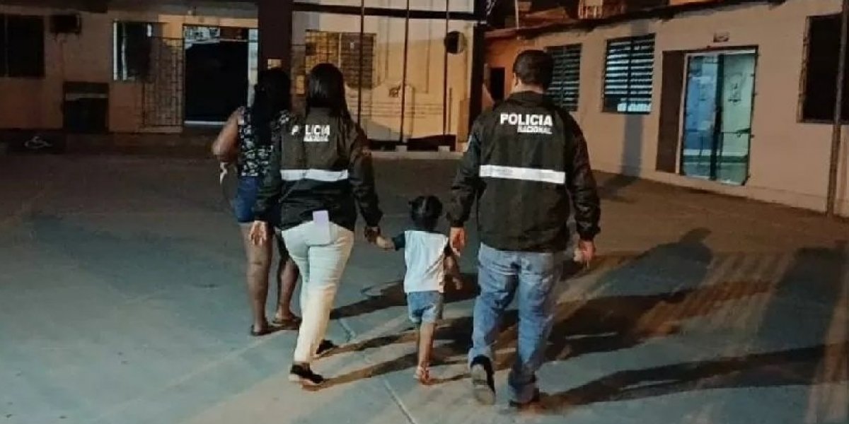 Mãe é presa após tentar vender a filha de 2 anos no Facebook