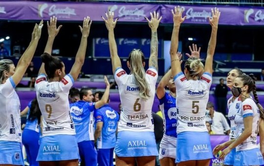 Minas busca o tri da Superliga Feminina contra o Praia Clube nesta sexta (29)