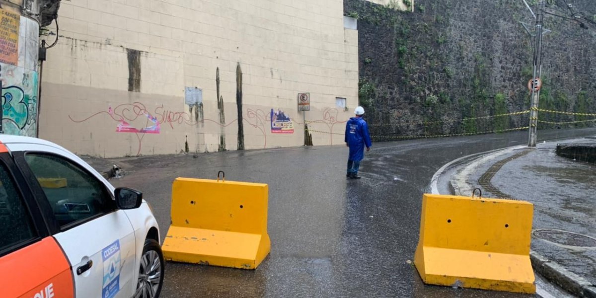 Ladeira da Montanha segue interditada até a demolição de imóveis