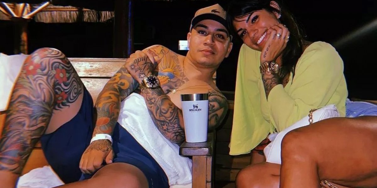 Influenciadora faz tatuagem em homenagem ao namorado morto na Paraíso Perdido