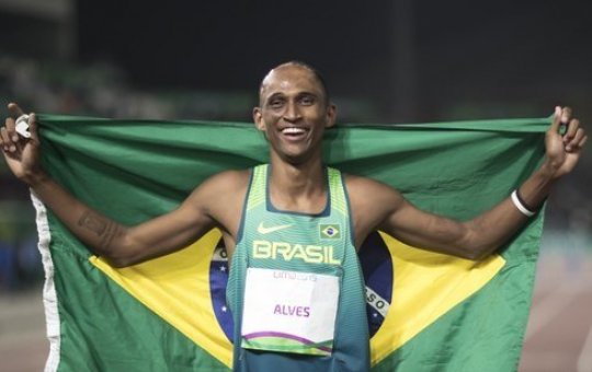 Alison dos Santos é ouro nos 400m com barreiras nos Estados Unidos