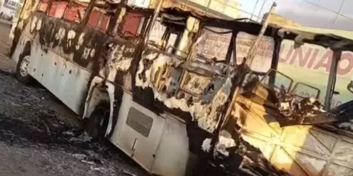 Ônibus de igreja evangélica é atingido por incêndio em Brumado