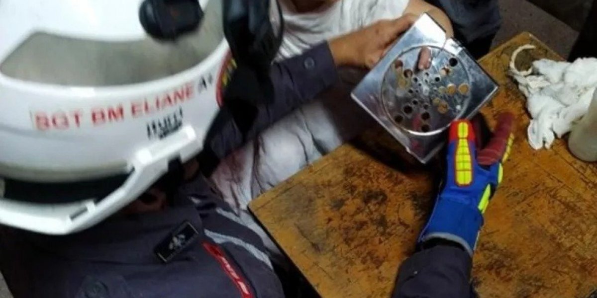 Menino de dois anos prende dedo em ralo de banheiro e bombeiros são acionados