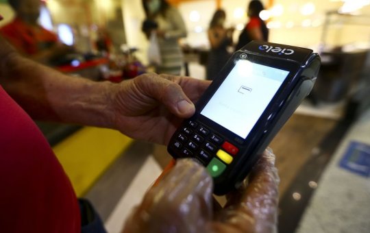 Percentuais de endividados e inadimplentes são os maiores em 12 anos no Brasil