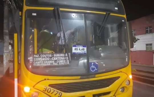 Cobradora é baleada dentro de ônibus durante assalto em Salvador