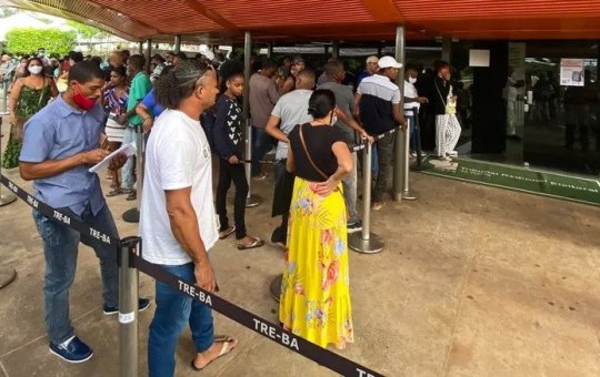 Penúltimo dia para regularização do título é marcado por longas filas na Bahia