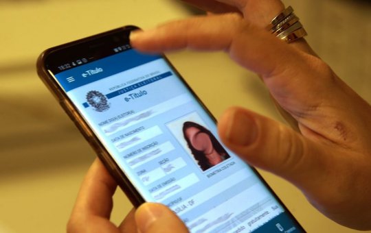 Eleitor brasileiro tem até hoje para emitir, transferir e regularizar título