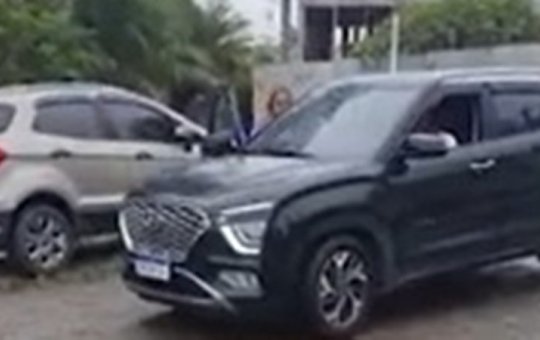 Defensora pública chama entregador de 'macaco' em discussão; veja o vídeo