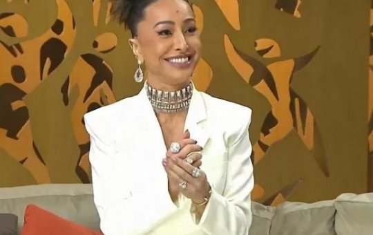 "Nem tenho periquita para isso", comenta Sabrina Sato