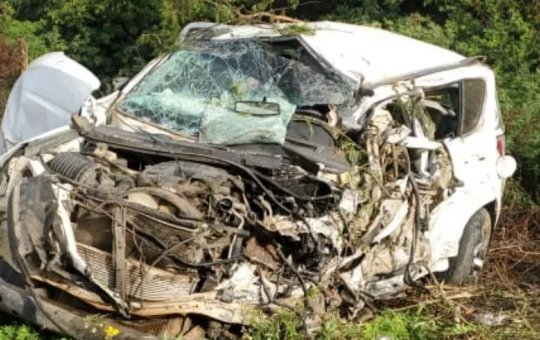 Acidente entre carro e caminhonete deixa um morto em Casa Nova