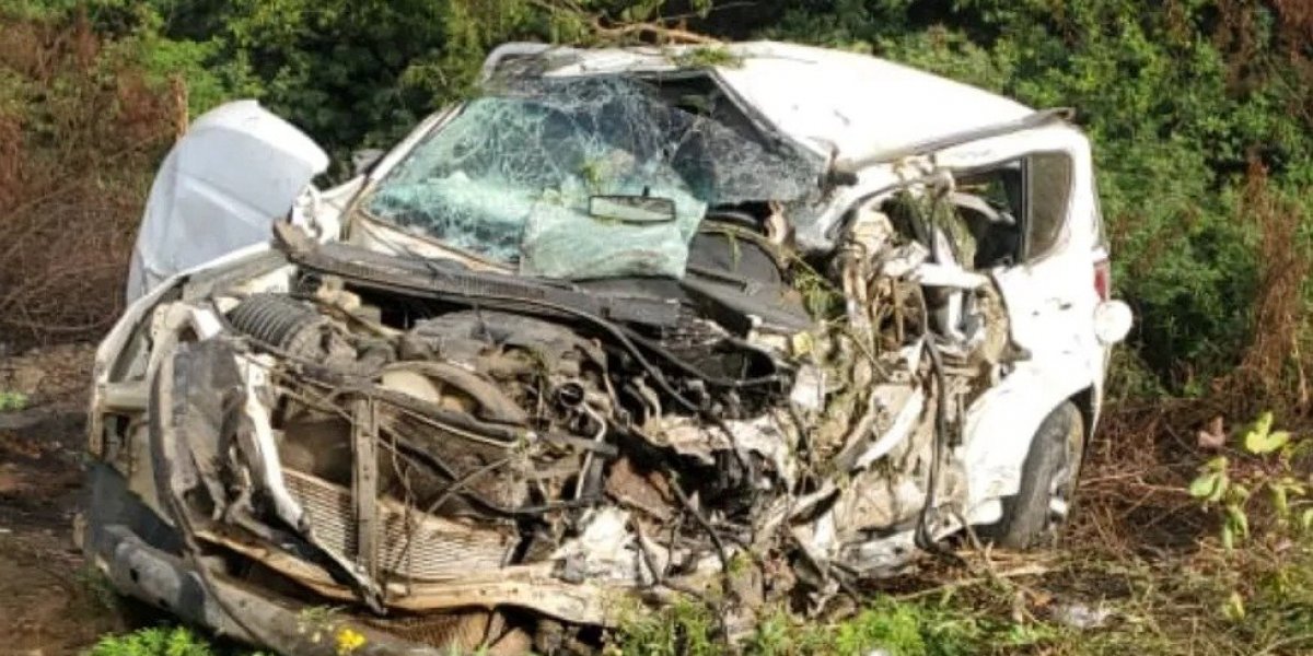 Acidente entre carro e caminhonete deixa um morto em Casa Nova