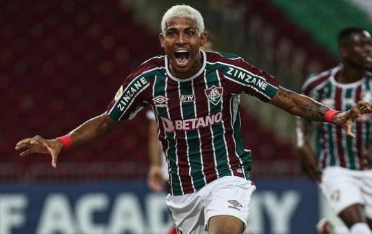 Carro de jogador do Fluminense é apreendido com tabletes de maconha