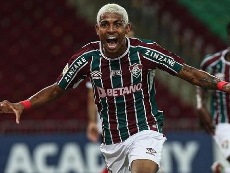 Carro de jogador do Fluminense é apreendido com tabletes de maconha