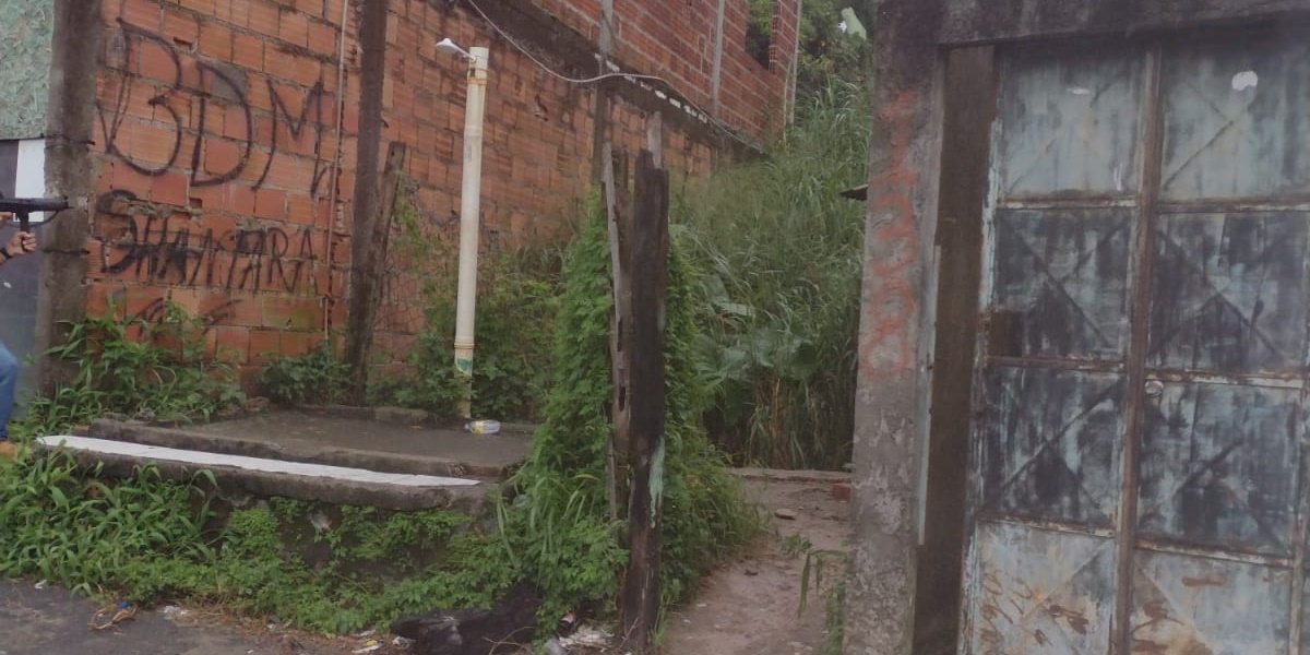 Viatura da Polícia Civil é recebida a tiros em Alto de Coutos