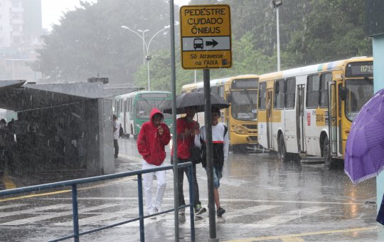 Chuva causa estragos em Salvador e Codesal registra mais de 67 ocorrências