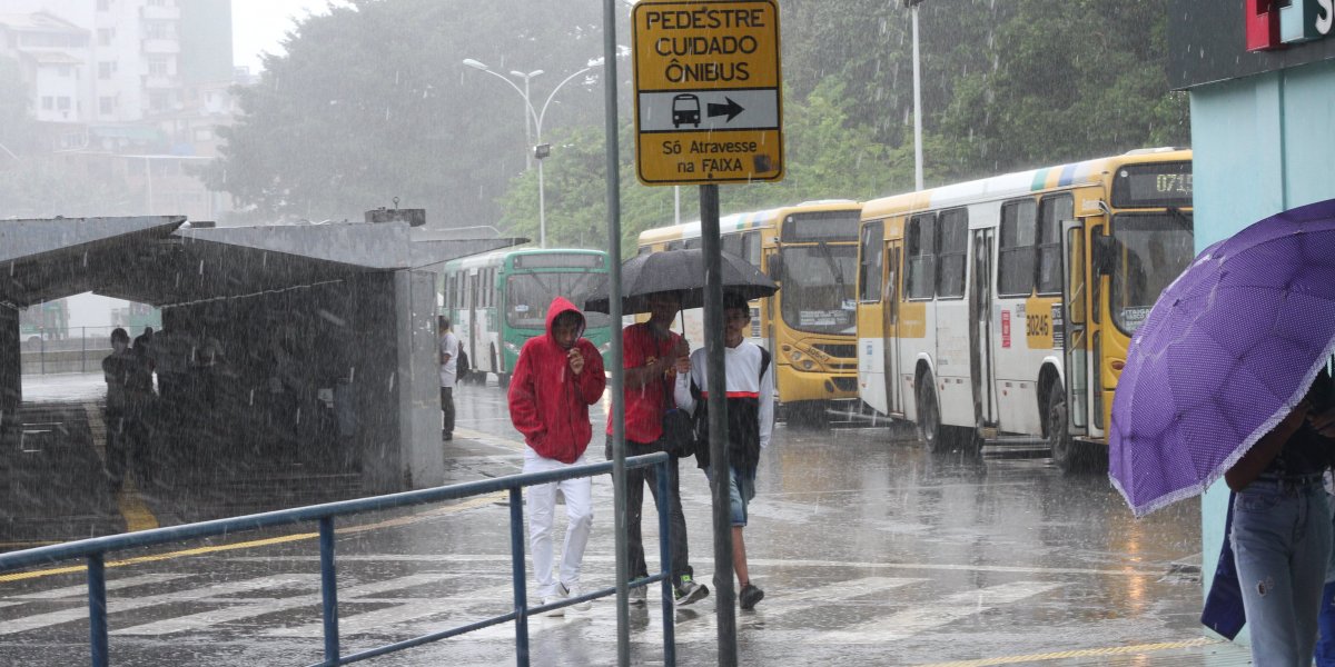 Chuva causa estragos em Salvador e Codesal registra mais de 67 ocorrências