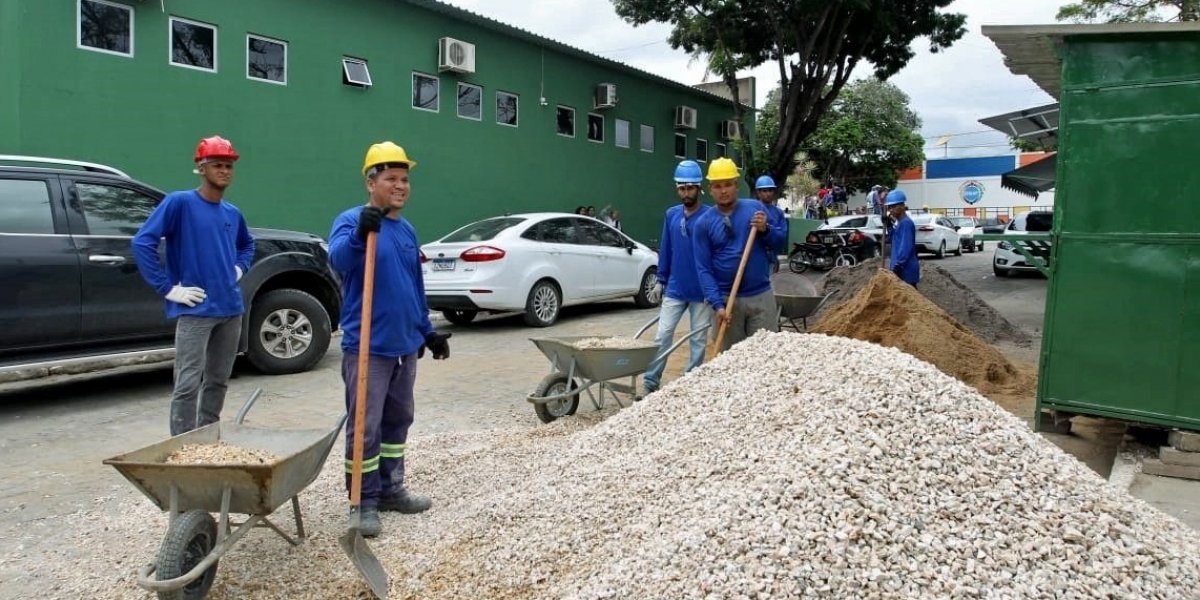 Rui Costa entrega trecho recuperado da BA-270, na região de Macarani