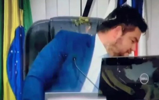 Sessão em câmara de Luis Eduardo Magalhães é marcada por confusão e ovadas
