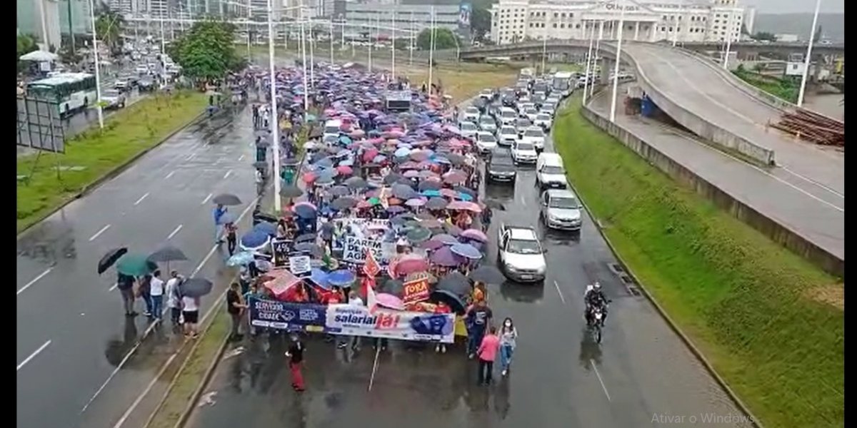 Servidores municipais protestam na região do Iguatemi nesta quarta-feira (11)