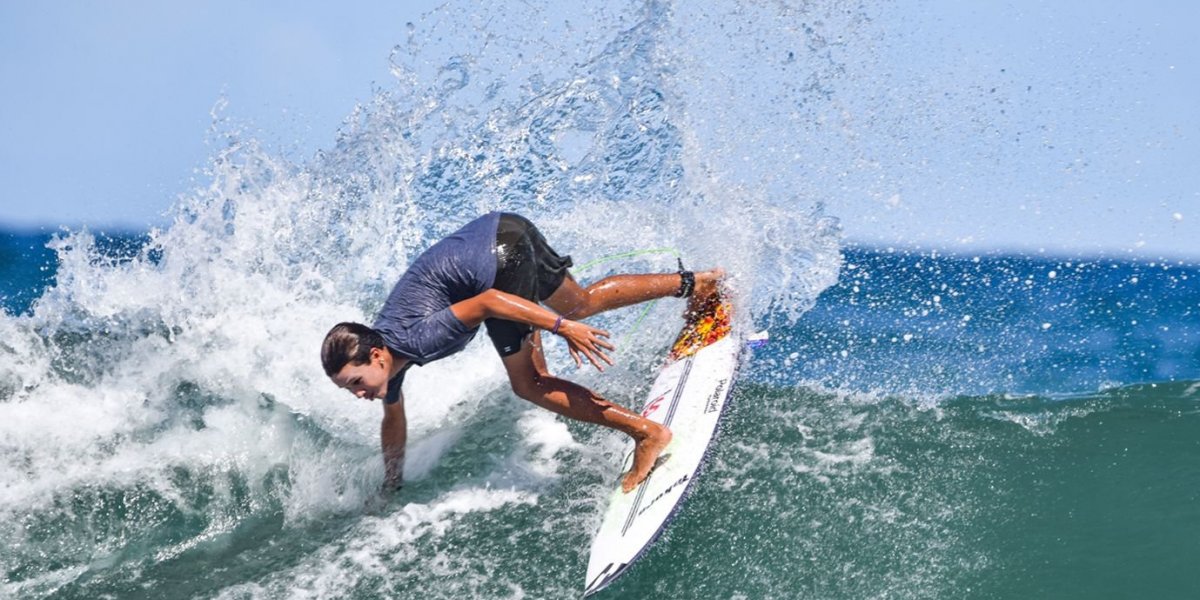 Surfe: Com apenas 13 anos, baiano Gabriel Leal estreia em etapa do mundial