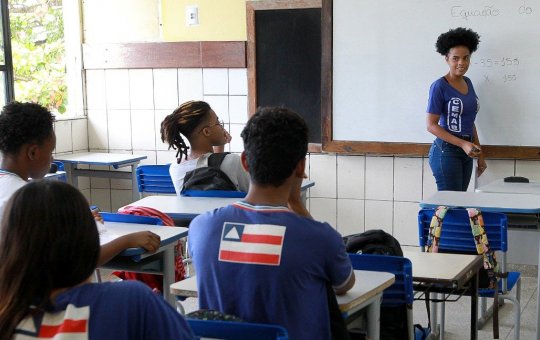 Rui Costa lança edital para 52 mil vagas de monitoria do Programa Mais Estudo