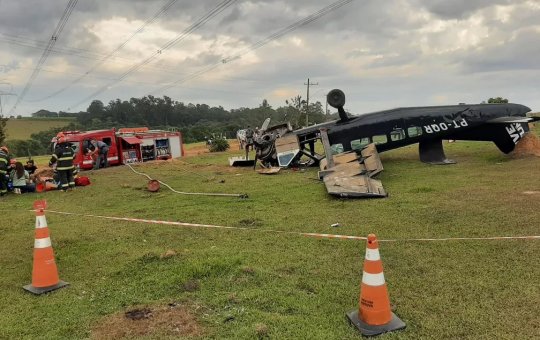  Duas pessoas morrem em pouso forçado de avião com paraquedistas