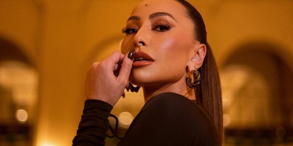 Sabrina Sato dá ‘dicas’ para superar paixão: “Cachaça e outra sentada”