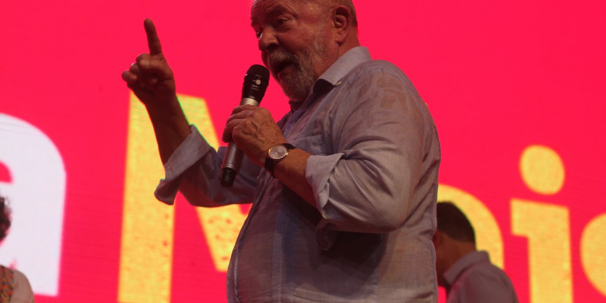 Lula afirma que quem fez reforma trabalhista "tem mentalidade escravocrata"